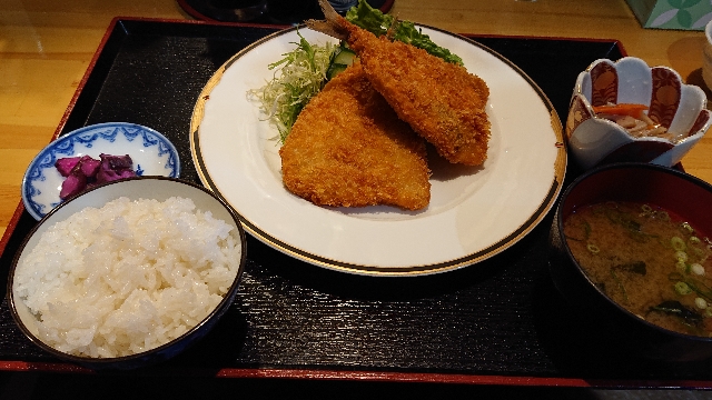 とんかつよりも高いアジフライ定食