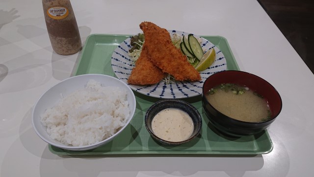 魚市食堂のアジフライ定食